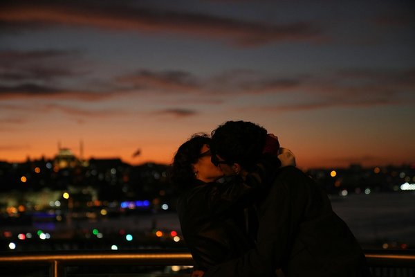 Comment organiser une croisière pour découvrir les traditions artisanales des îles grecques?